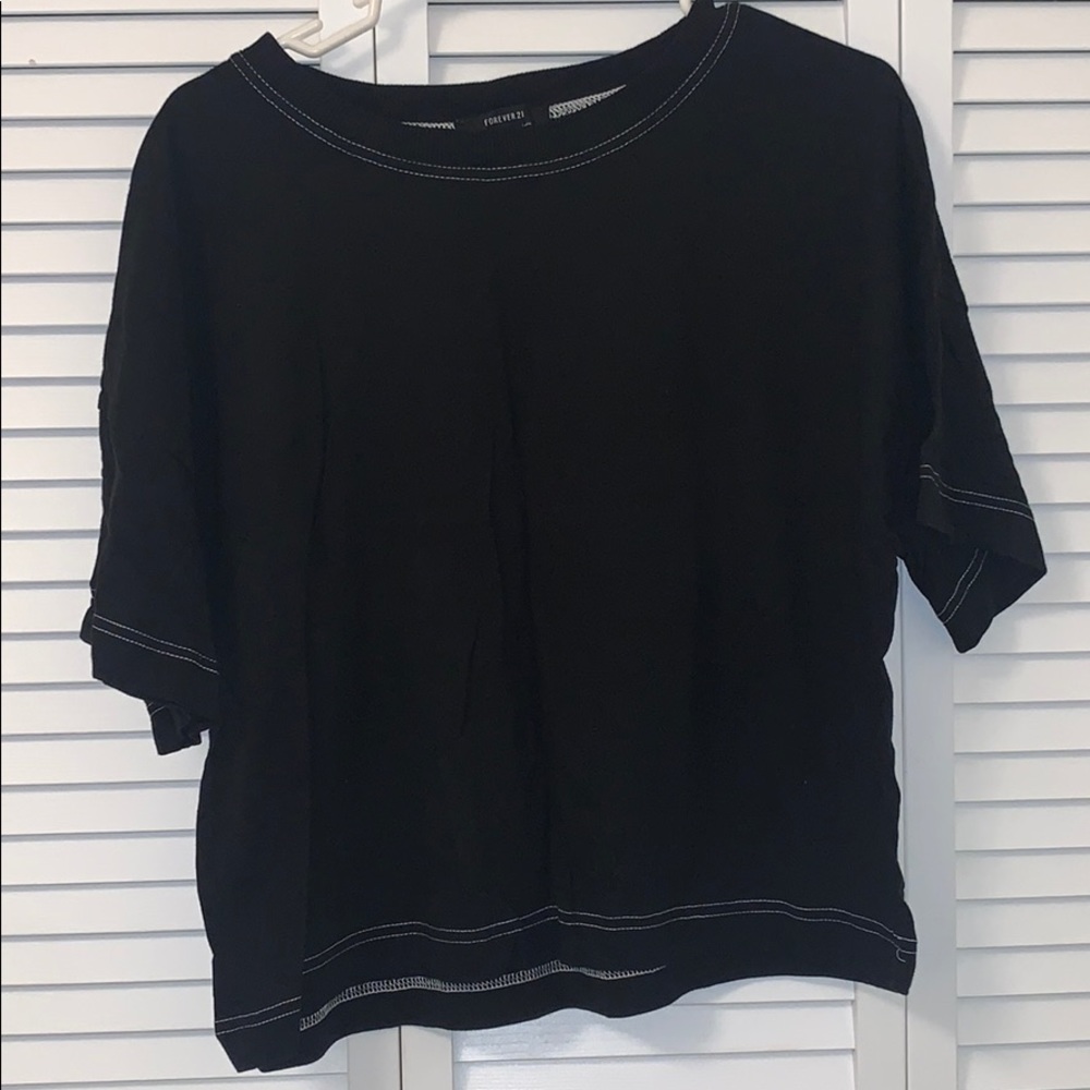 Black crop top tee